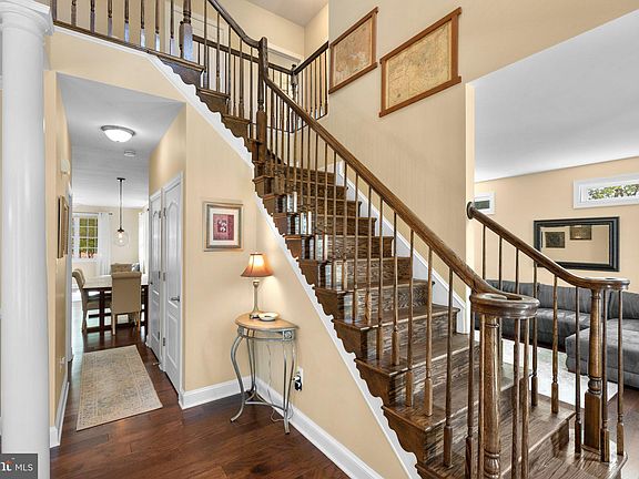 5th image of 302 Listman Ct