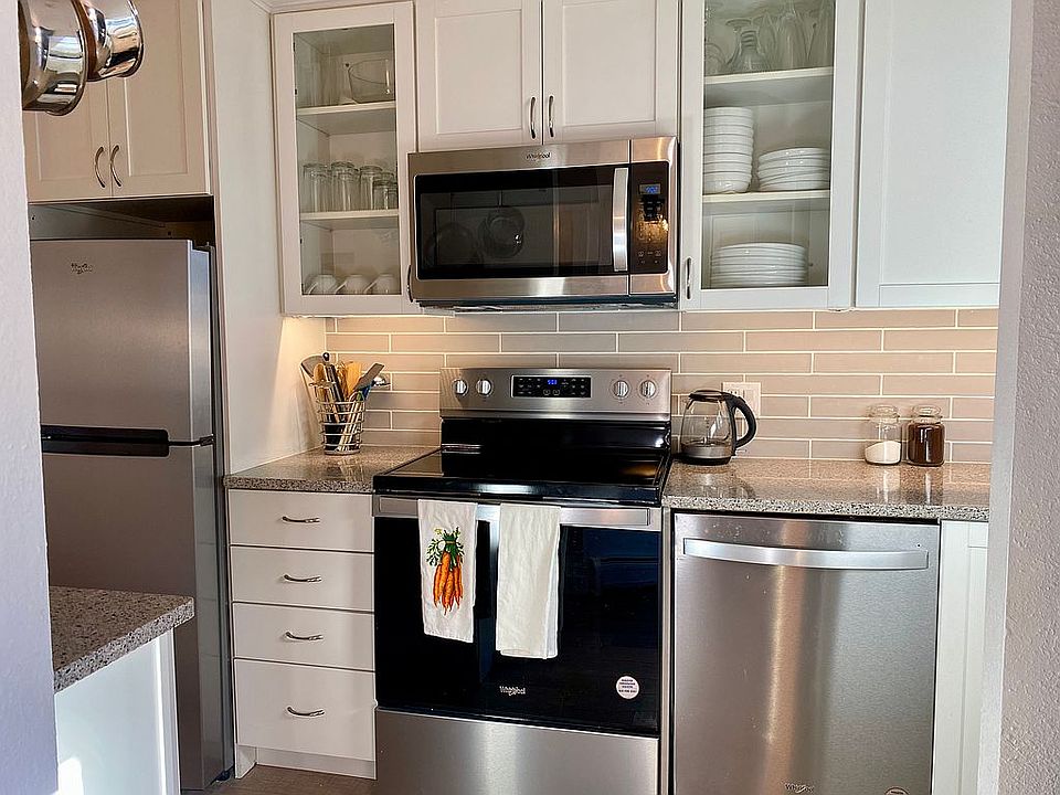 Open kitchen, new appliances