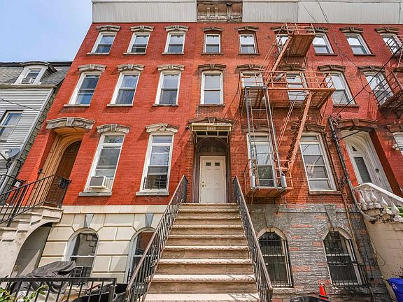 3rd image of 370 Forrest St #1