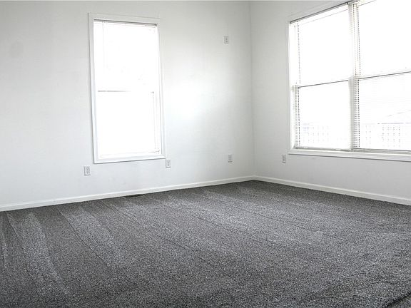 3rd image of 815 W South 4th St