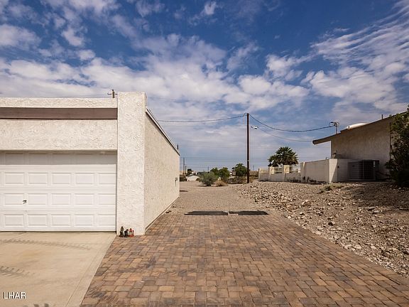 4th image of 3575 Sunny Point Dr