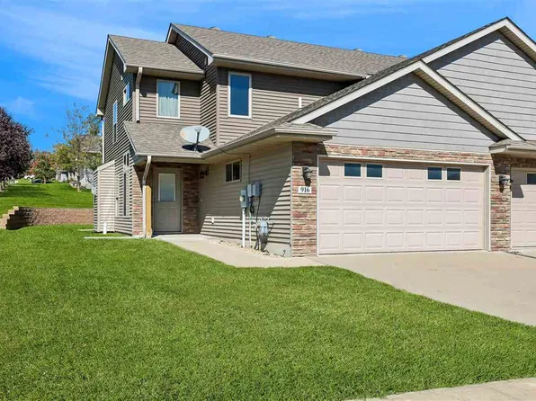 916 Jackson St, Tiffin, IA 52340