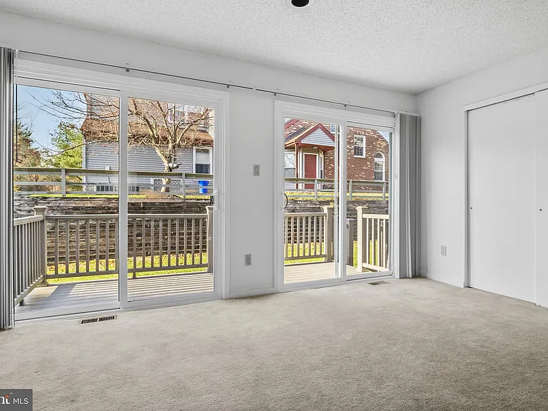 835 Chanticleer — Photo 12