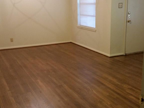 3rd image of 1208 Stratford Ln