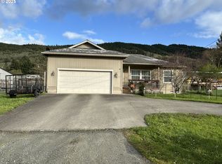 1102 Cook St, Myrtle Creek, OR 97457