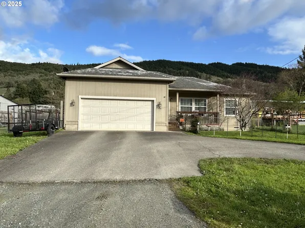 1102 Cook St, Myrtle Creek, OR 97457