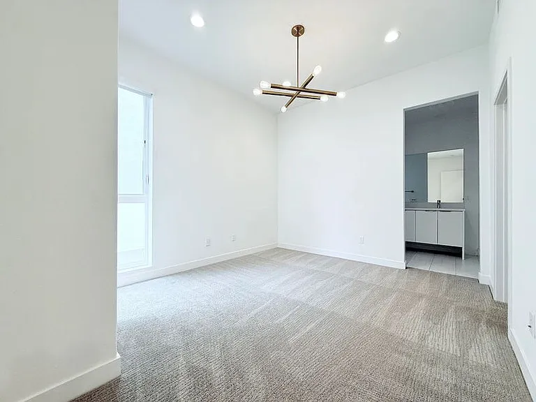 10917 1/2 Otsego St — Photo 17