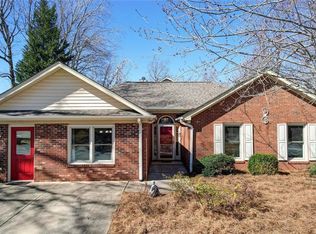 2000 Stratford Pl, Reidsville, NC 27320