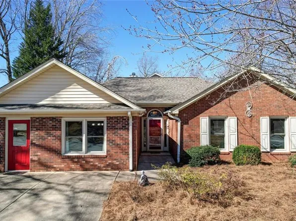 2000 Stratford Pl, Reidsville, NC 27320