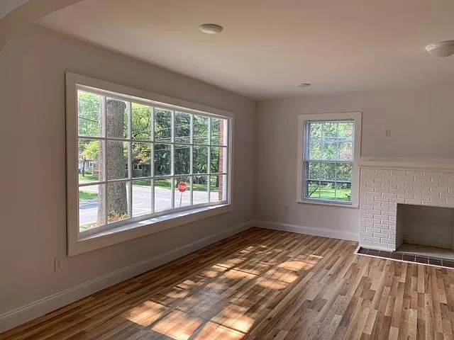 3 bed, 2200 sqft, $3,100 — Photo 2