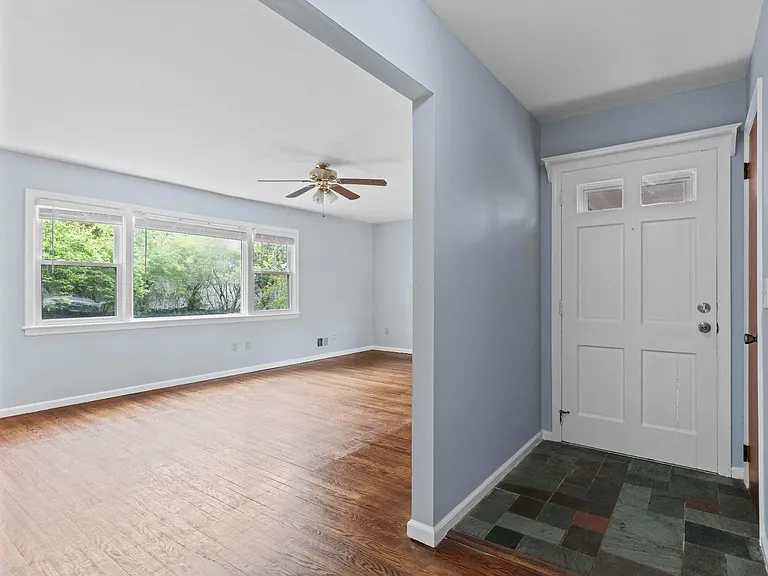 1057 Lakewood Rd — Photo 5