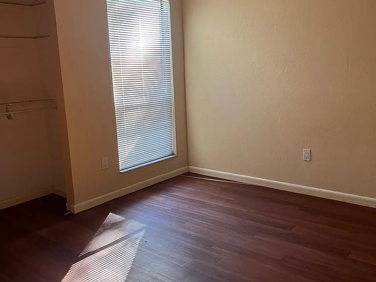 4311 NW 30th Ter — Photo 5