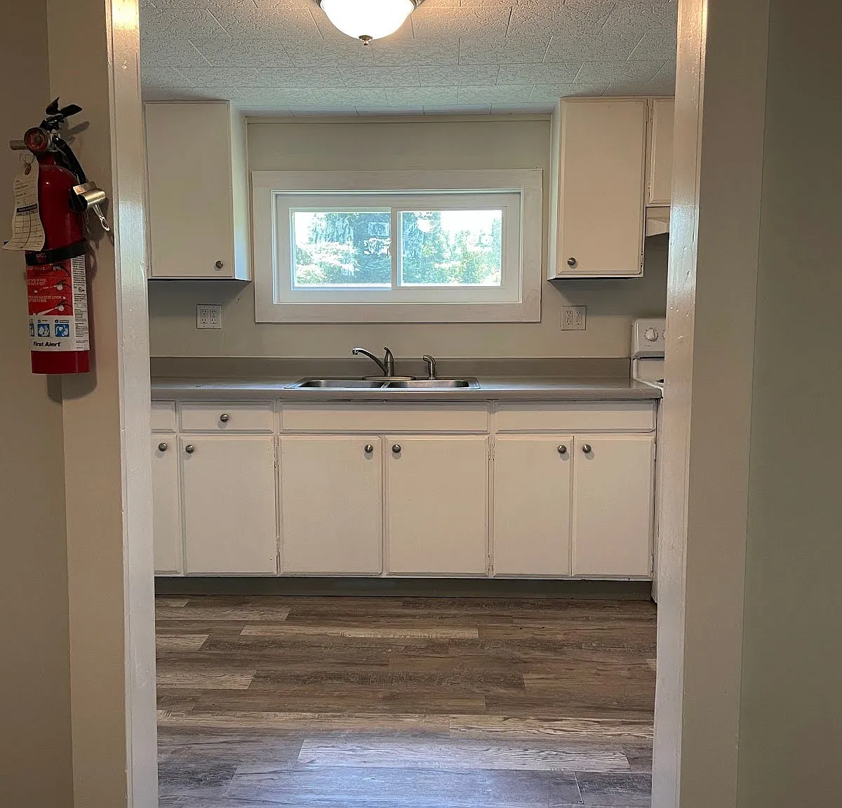 93 Riverview Apartment - 18 — Photo 4