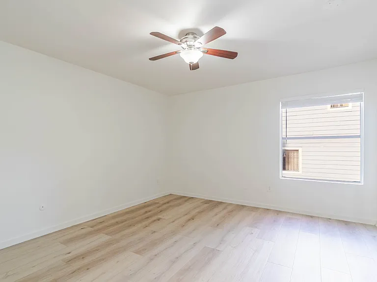 15113 Saticoy St #16 — Photo 15