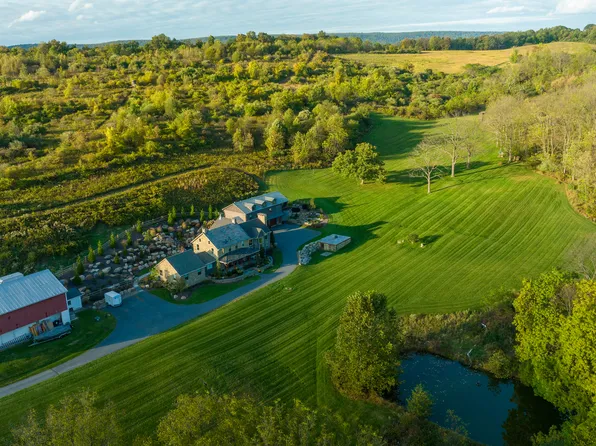 724 Walnut Dr, Walnutport, PA 18088