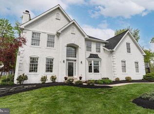 694 Misty Hollow Dr, Maple Glen, PA 19002