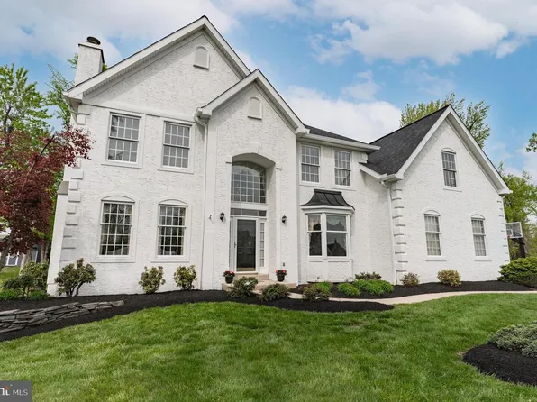 694 Misty Hollow Dr, Maple Glen, PA 19002
