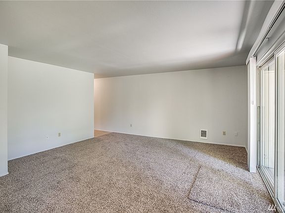 4th image of 10842 SE 204th St Unit F2