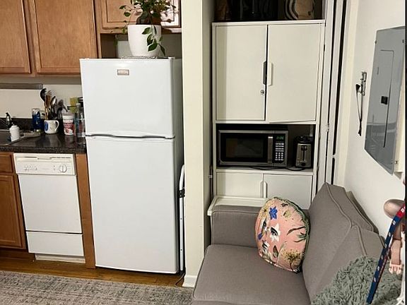 5th image of 2146 N Dayton St APT 103