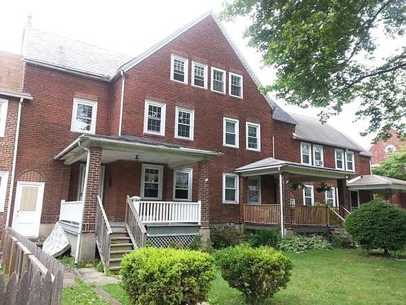 1st image of 824 E Washington Ave