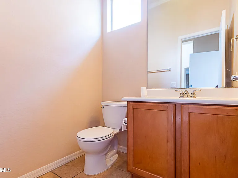 642 E Torrey Pines Pl — Photo 24