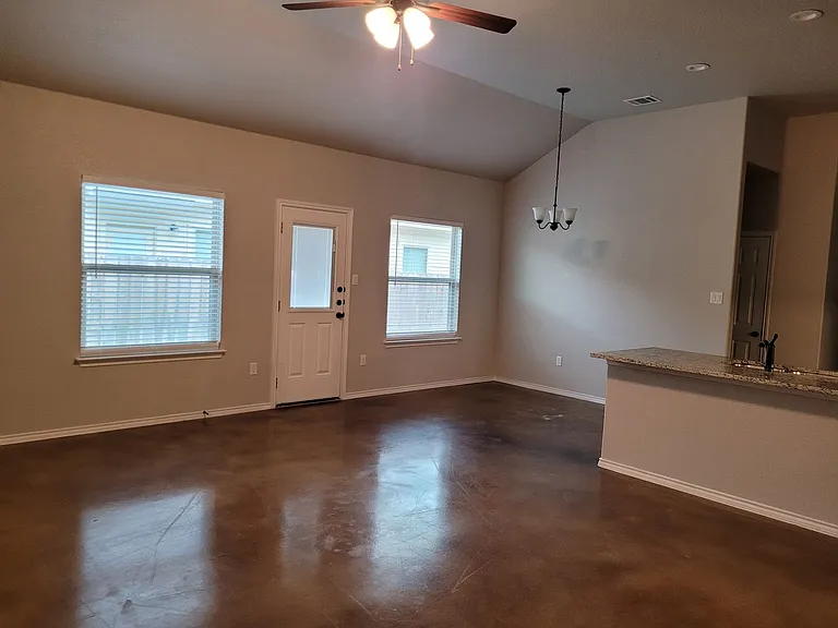 1143 Stanley Way — Photo 4