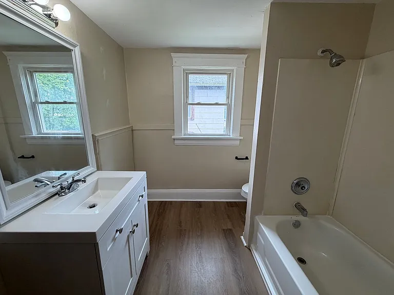 907 Kling St — Photo 7