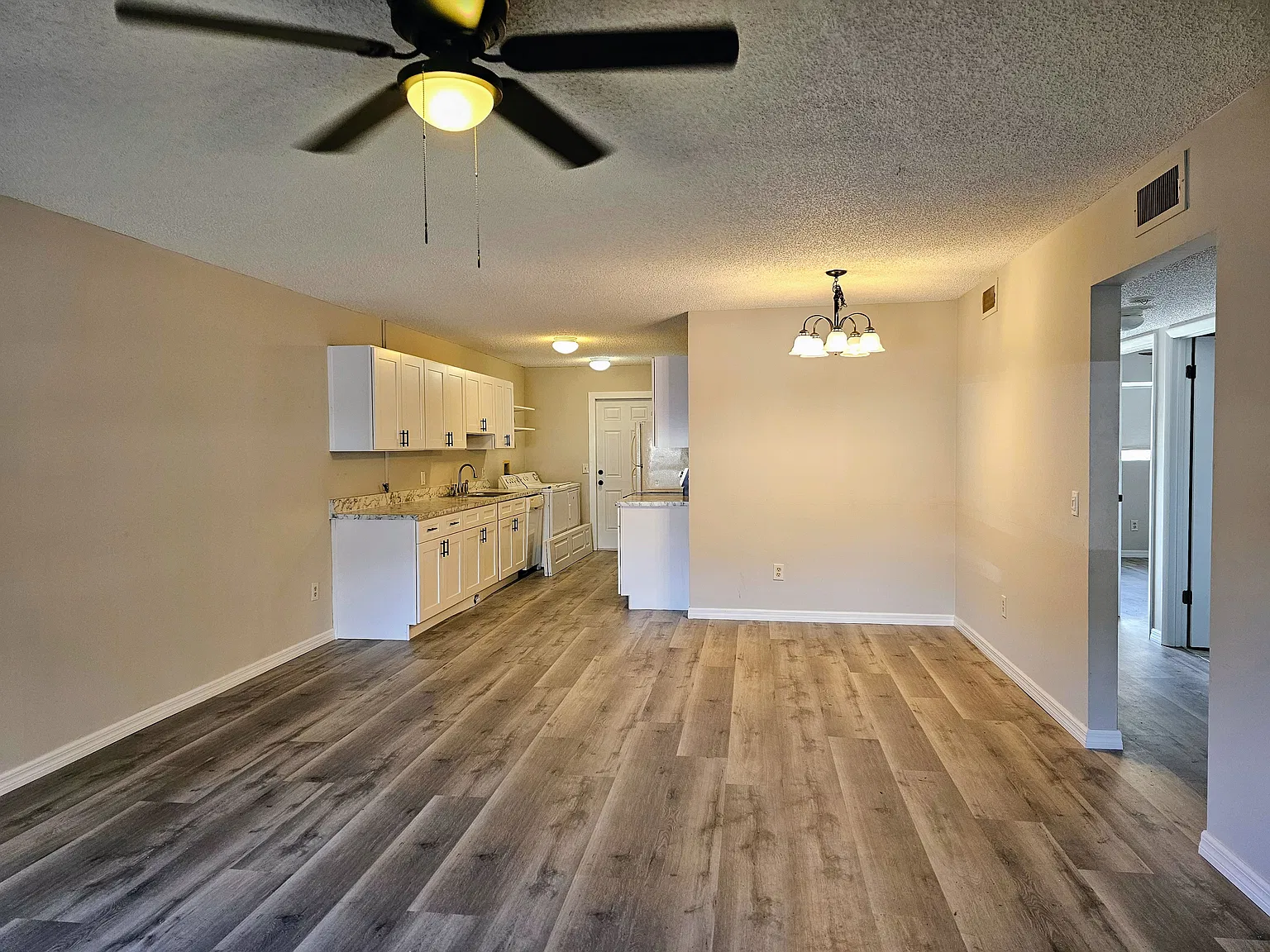 488 W Rosewood Ln — Photo 3