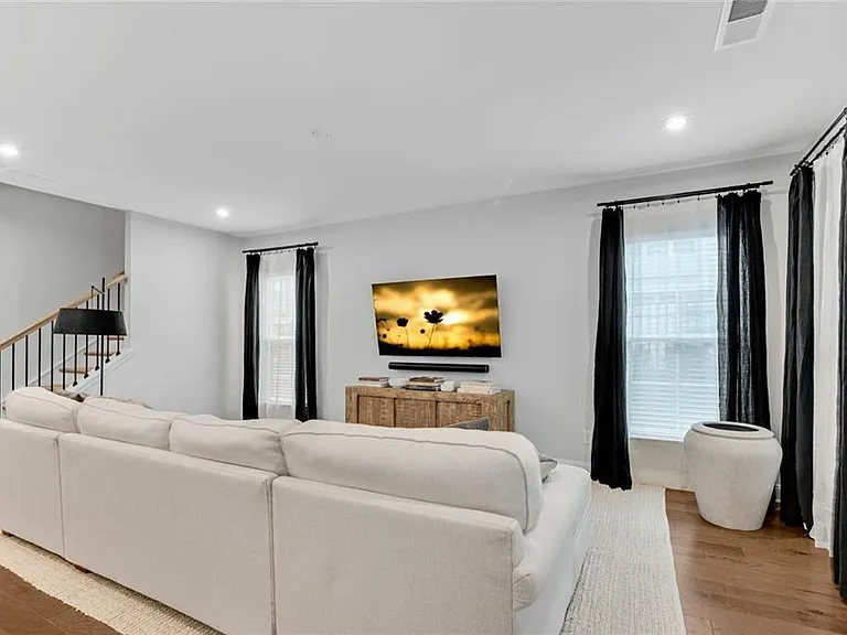 400 Renwood Trl — Photo 16