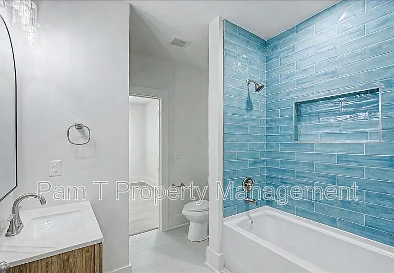 615 W 39th St #B — Photo 17