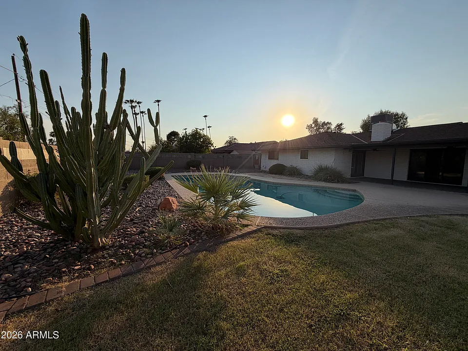 3013 S Fairway Dr
