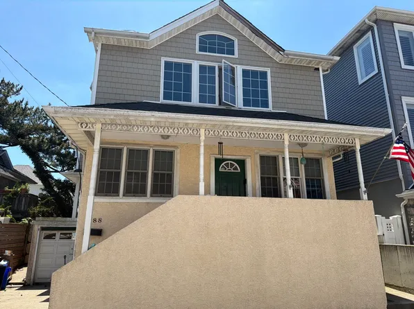 188 Ocean View Ave, Long Beach, NY 11561