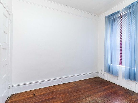 4th image of 2413 42nd St