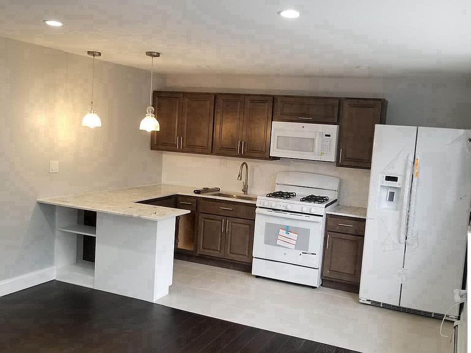 Kitchen and living room area