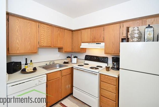 Kichen/ Oak Cabinets