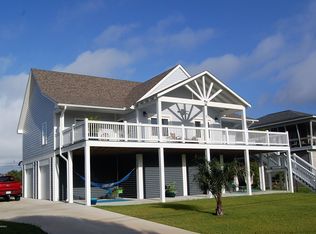 121 Barkley Dr, Pass Christian, MS 39571
