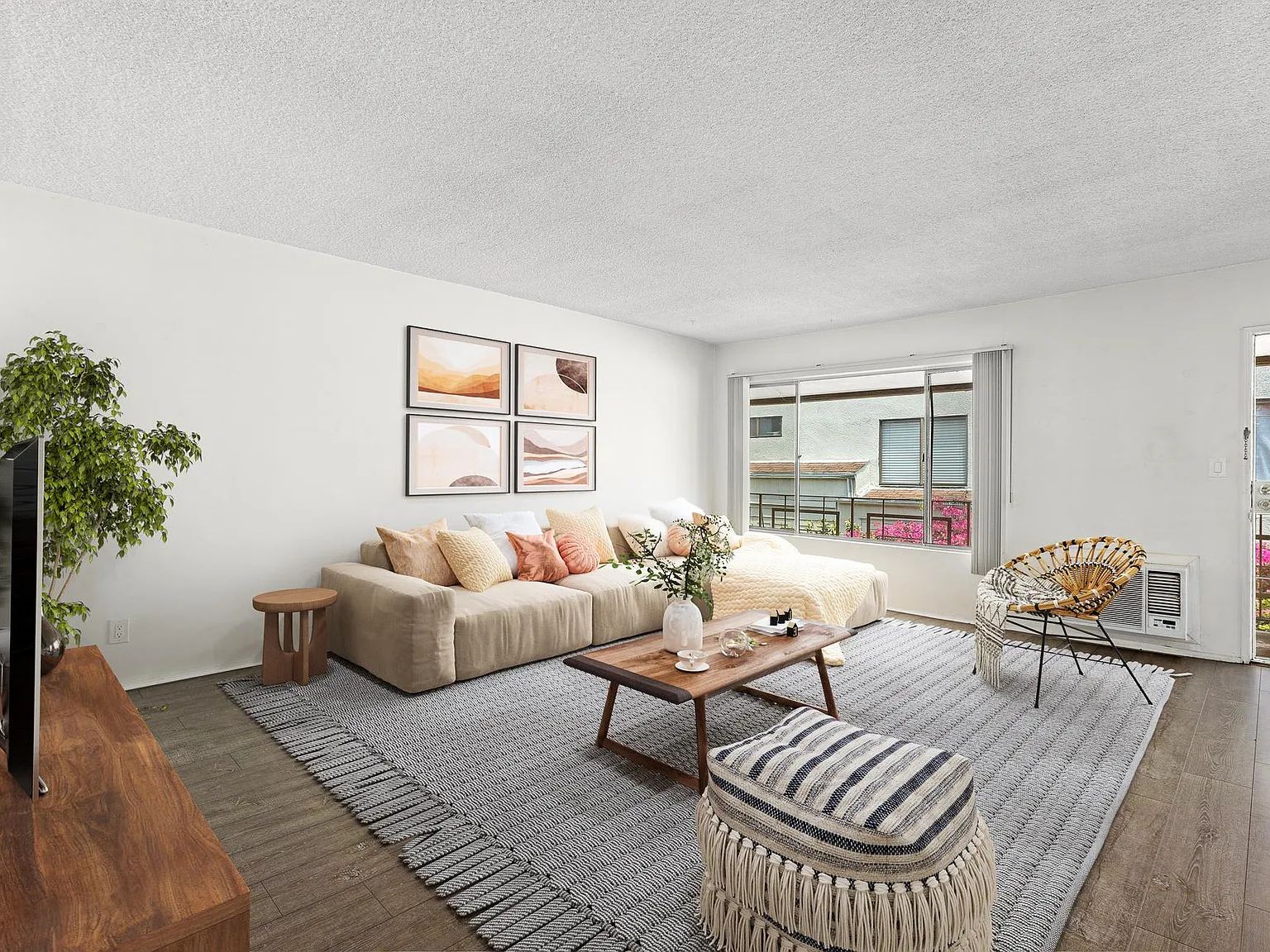 1544 N Fuller Ave — Photo 3