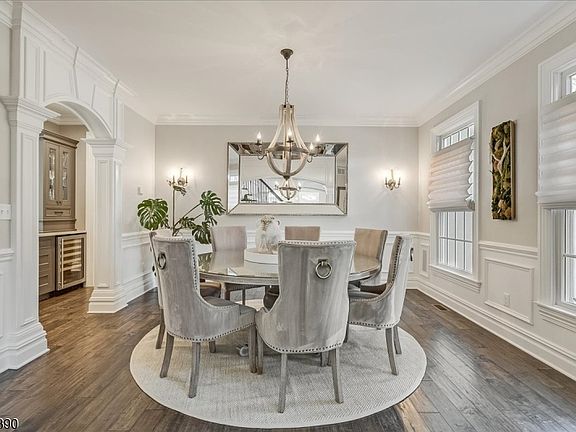 4th image of 1059 Prospect St