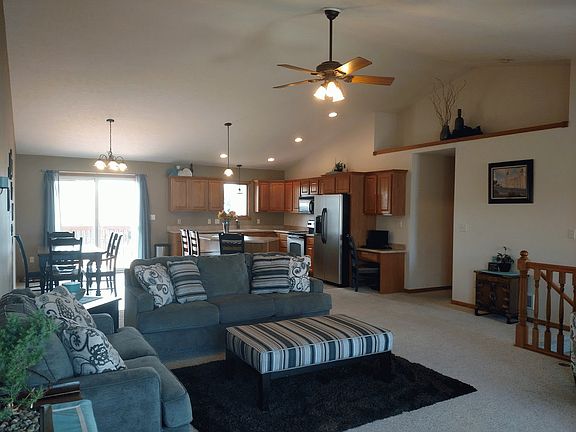 4th image of 1020 9th Ave