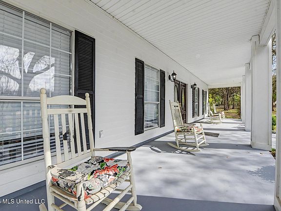 4th image of 20700 Cameron Ln