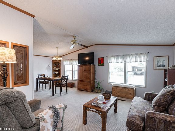 2nd image of 834 Pembrooke Ln