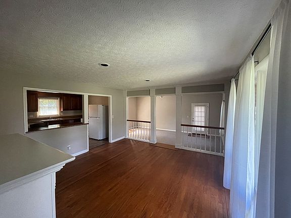 2nd image of 221 Kelly Dr