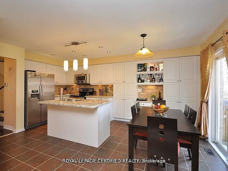 426 Orange Walk Cres — Photo 13