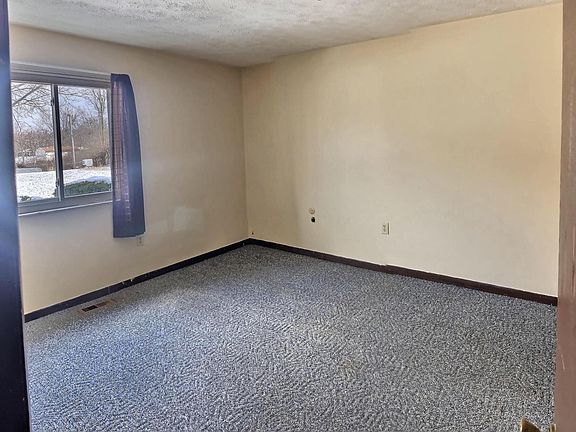 4th image of 2957 Thames Ln