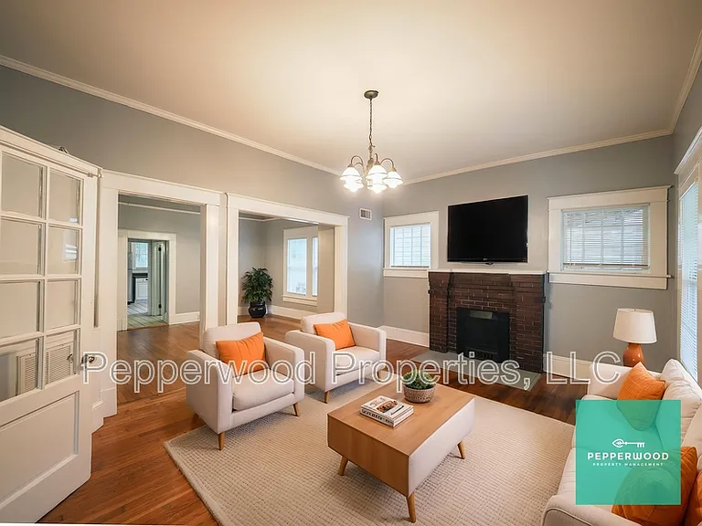 318 Hydrick St — Photo 2