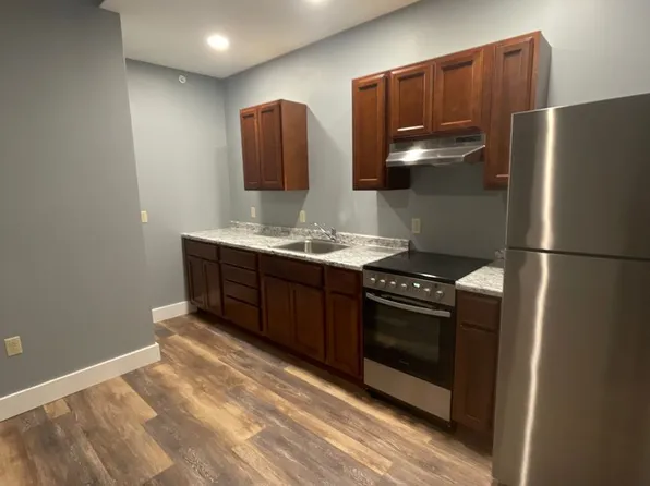 219 Pleasant St., 219 Pleasant St #5, Bennington, VT 05201