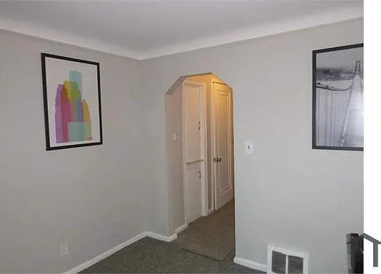 20445 Tracey St — Photo 4