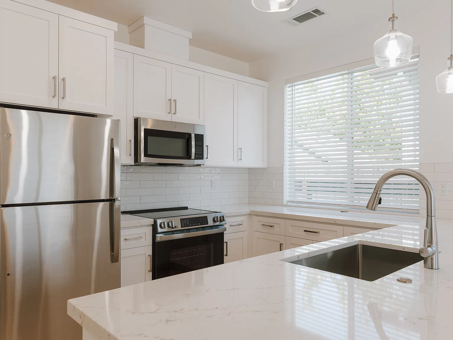 4 bed, 950 sqft, $5,000 — Photo 4