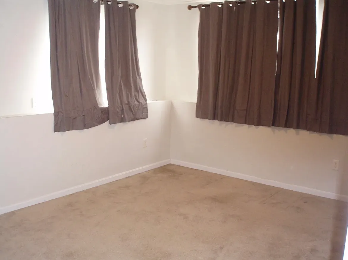 3 bed, 2.5 bath, 1205 sqft, $2,200 — Photo 3
