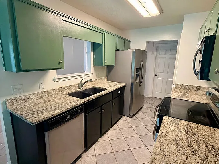 102 Kaylin Ct — Photo 5